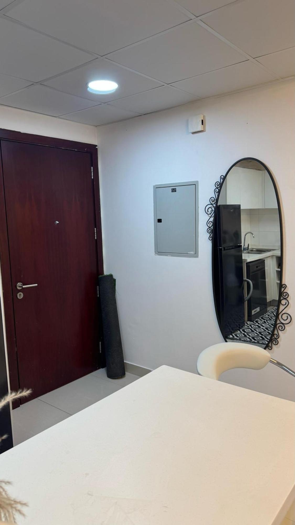 Modern Cozy Two Bedrooms In Very Attractive Location With Marina View Apartment