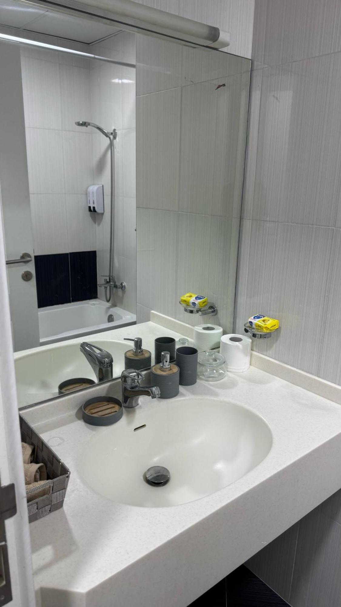 Modern Cozy Two Bedrooms In Very Attractive Location With Marina View Apartment