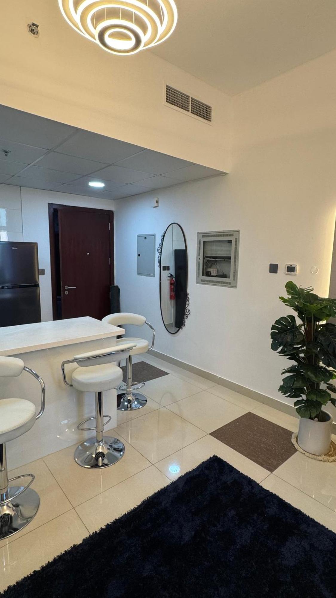 Modern Cozy Two Bedrooms In Very Attractive Location With Marina View Apartment Dubai