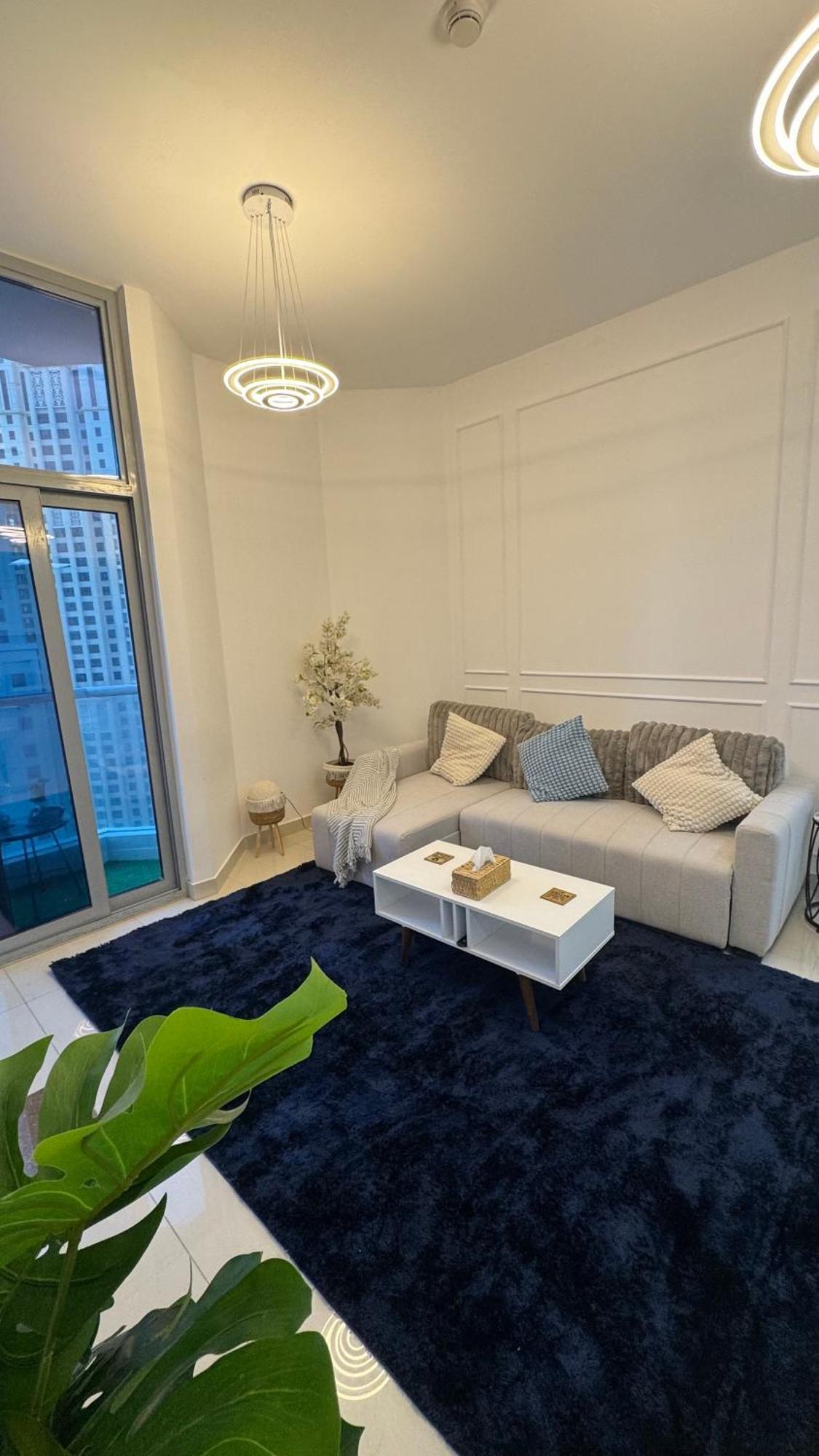 Modern Cozy Two Bedrooms In Very Attractive Location With Marina View Dubai