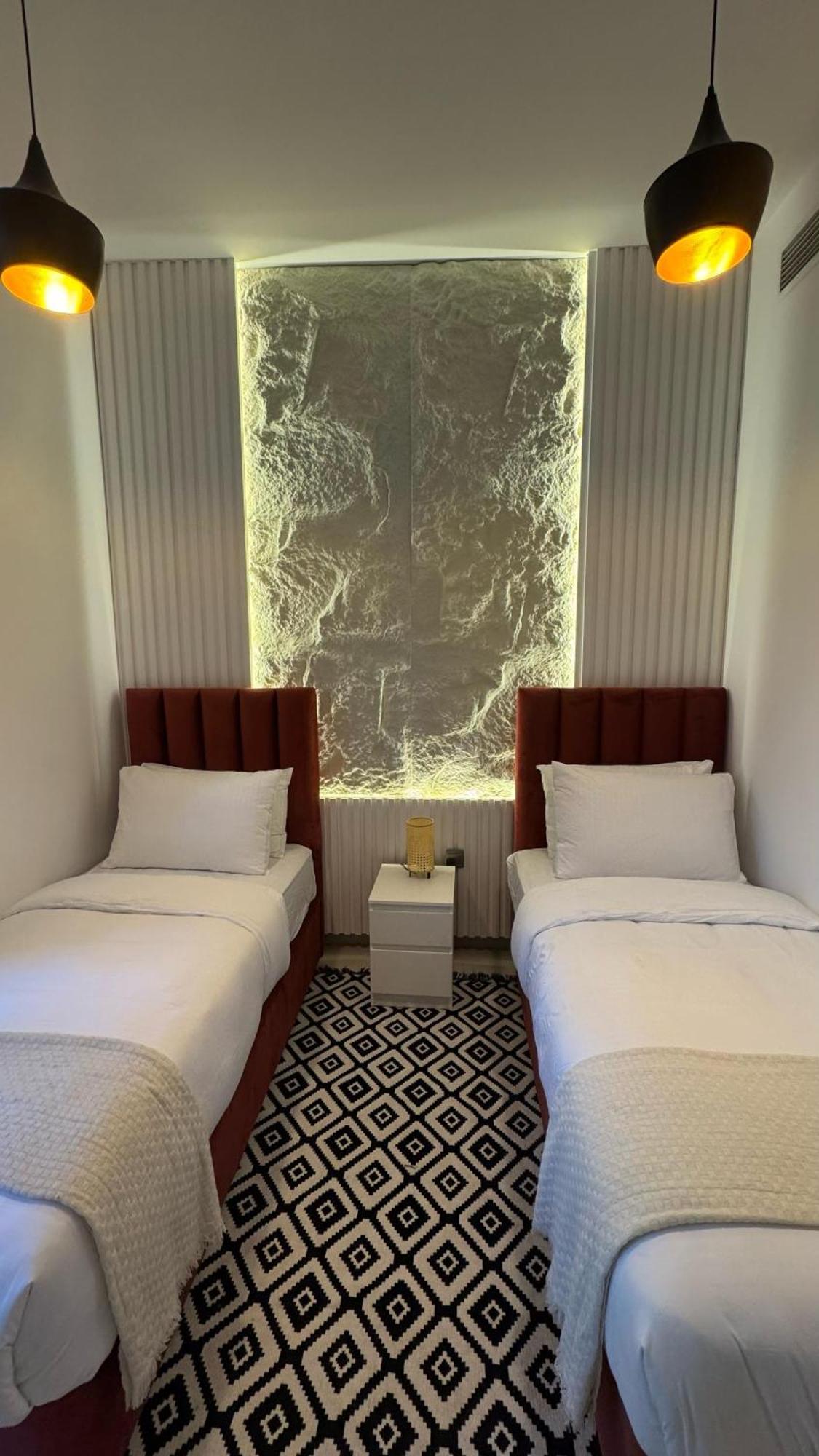 Modern Cozy Two Bedrooms In Very Attractive Location With Marina View Dubai