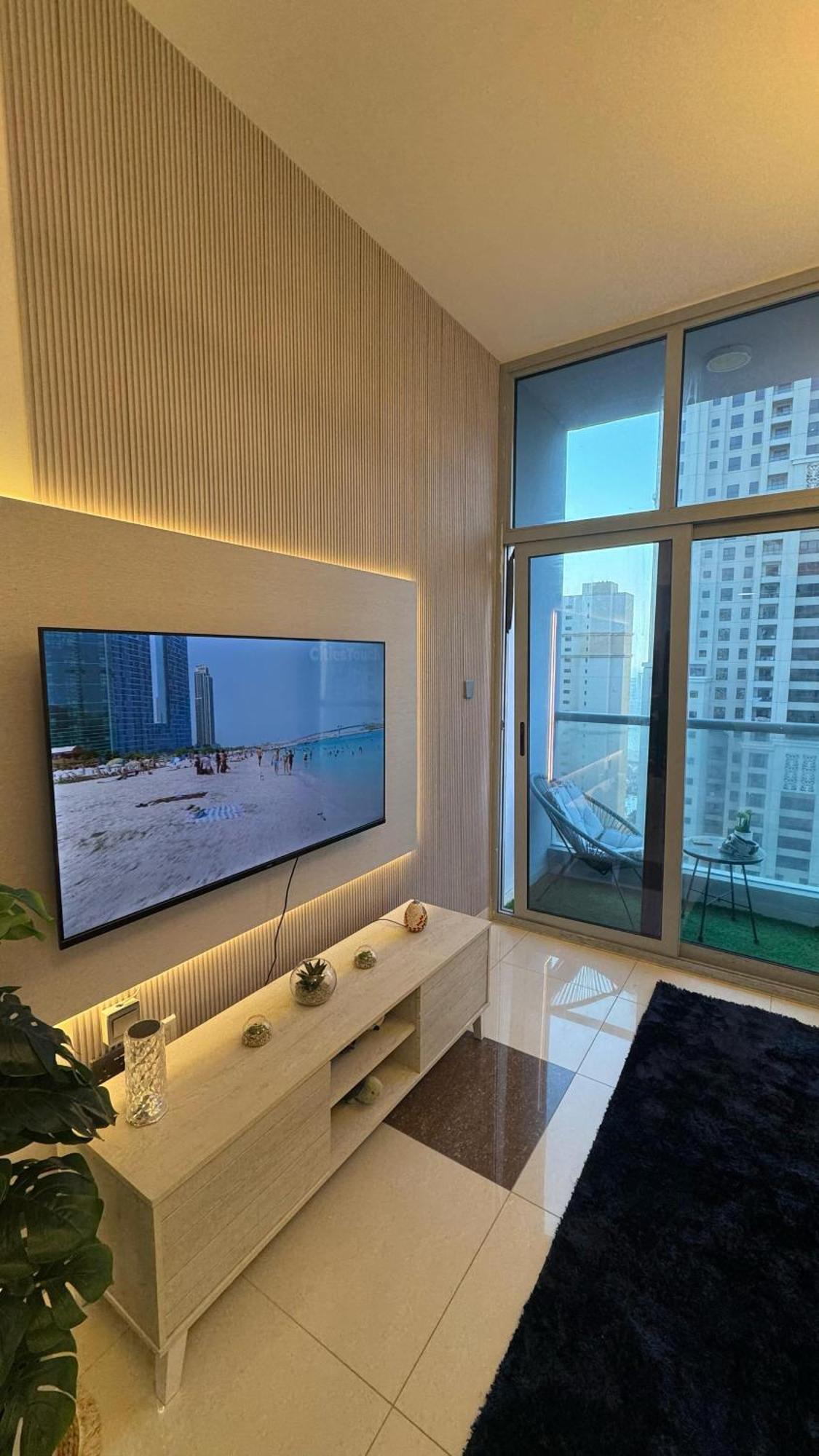 Modern Cozy Two Bedrooms In Very Attractive Location With Marina View *
